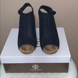 Gianni Bernini Memory Foam Sandals SZ 7 Midnight